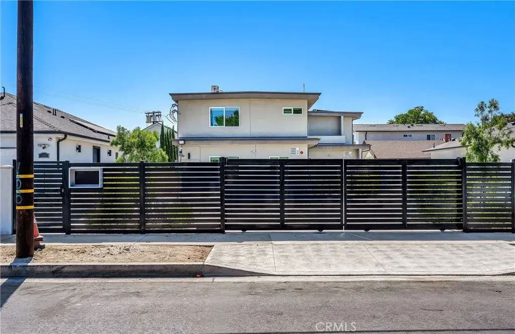 10882 Dora, Sun Valley