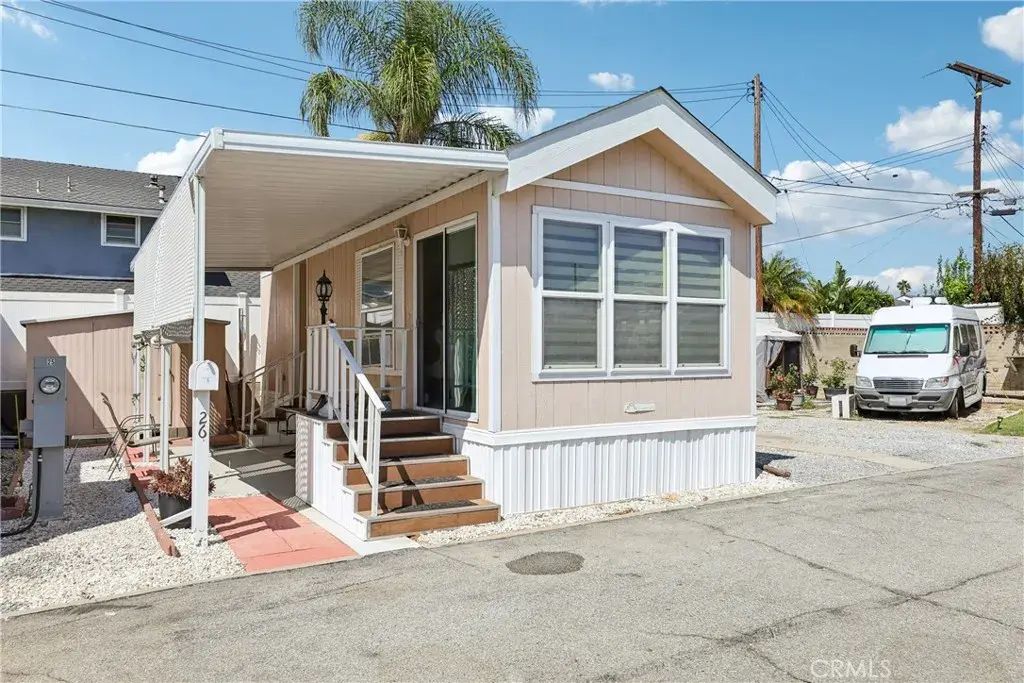 24630 Eshelman 26, Lomita