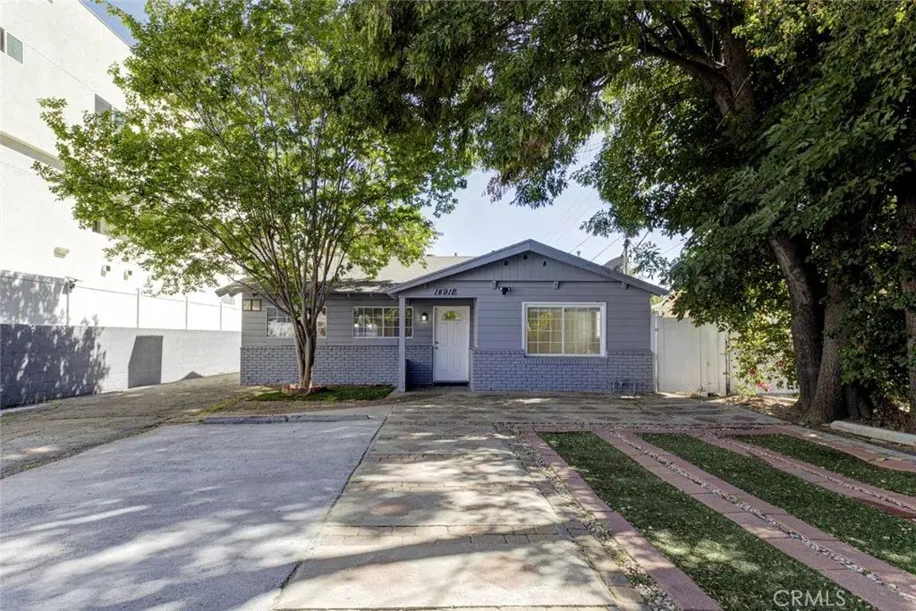 14918 Wyandotte, Los Angeles