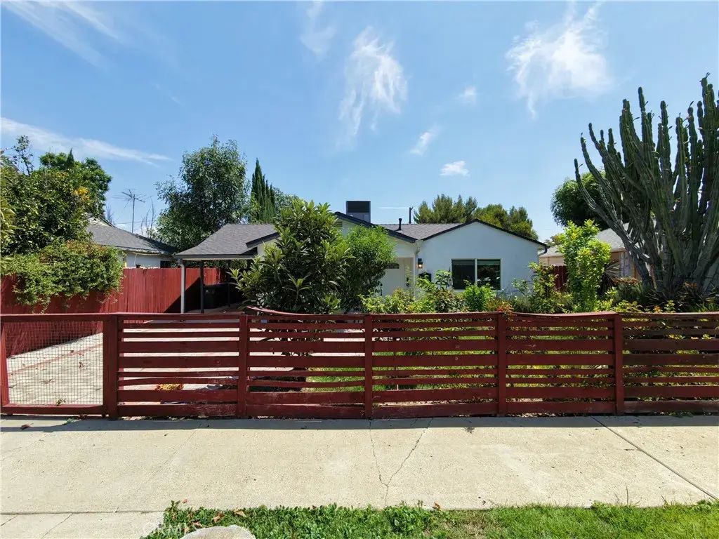 6928 Lubao Avenue, Winnetka