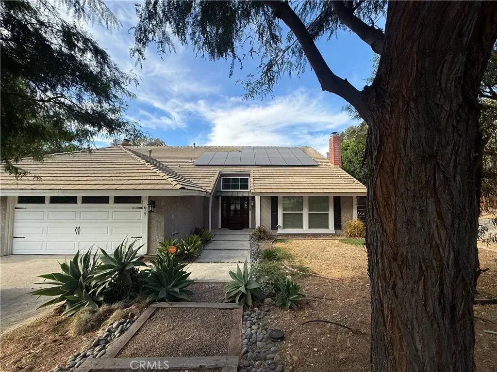 637 Golden West, Redlands