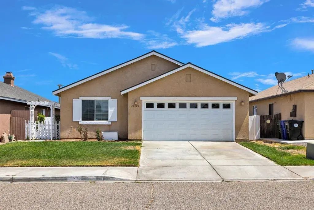 13523 Merry Oaks, Victorville