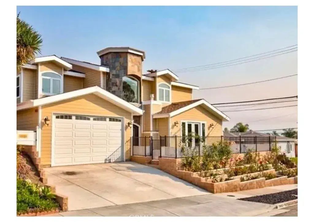 19462 Harding, Huntington Beach