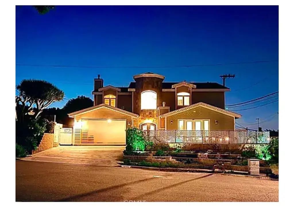 19462 Harding, Huntington Beach