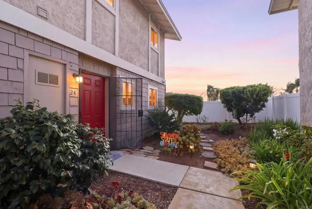 2112 E Vista Way 24, Vista