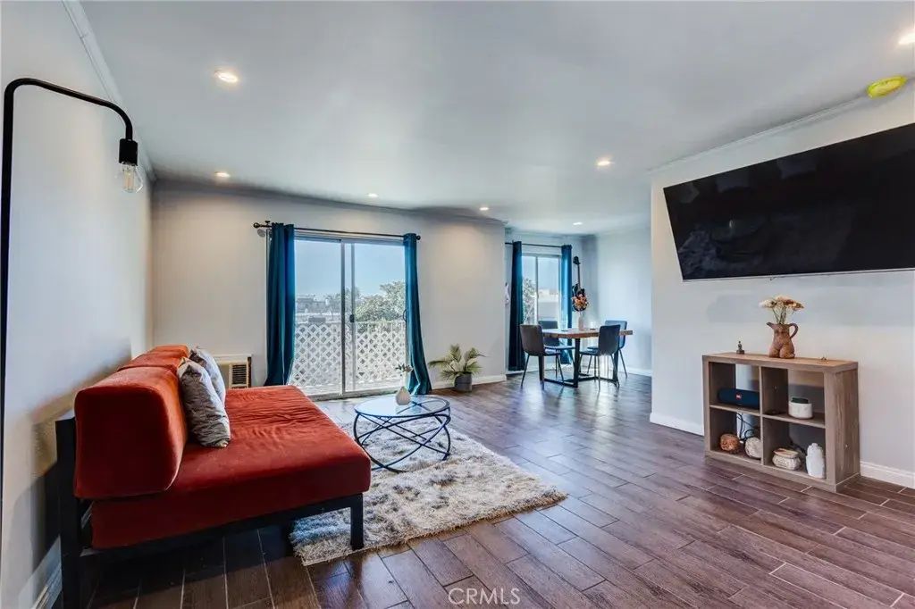 3734 S Canfield Ave 330, Los Angeles
