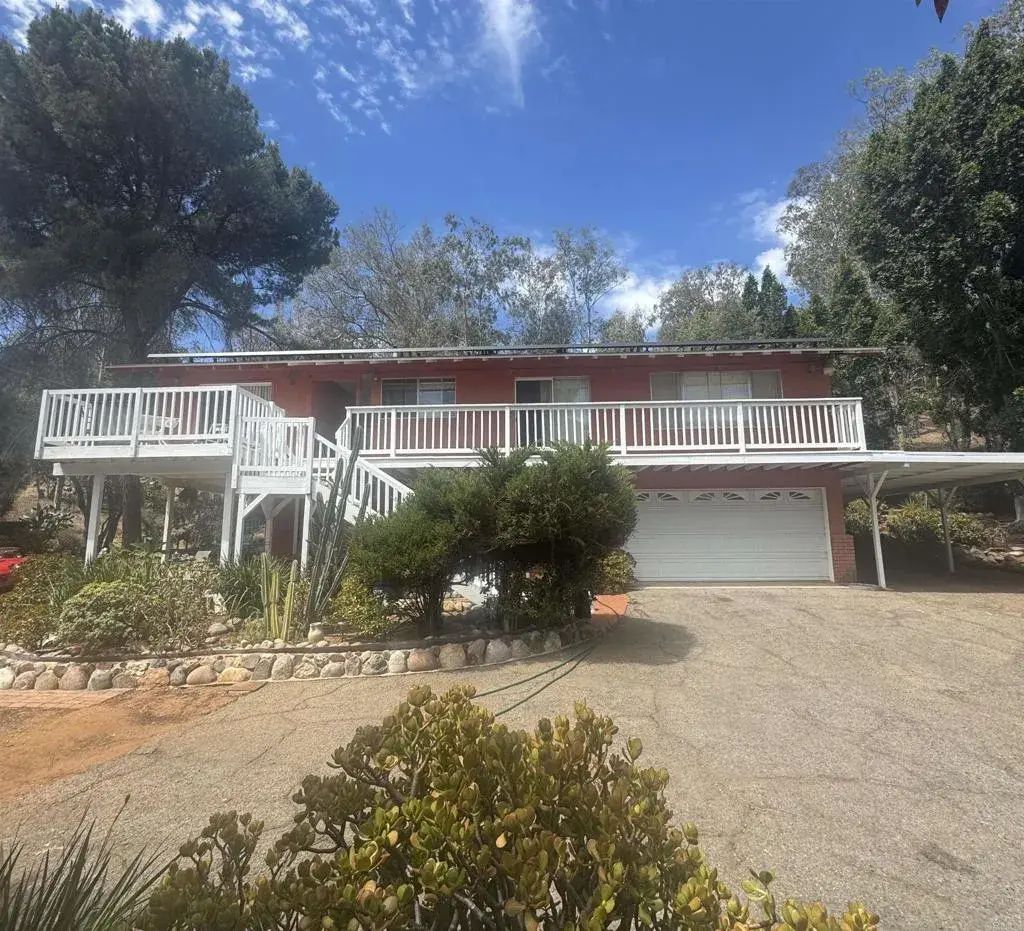 11556 Bridle Path Lane, Lakeside