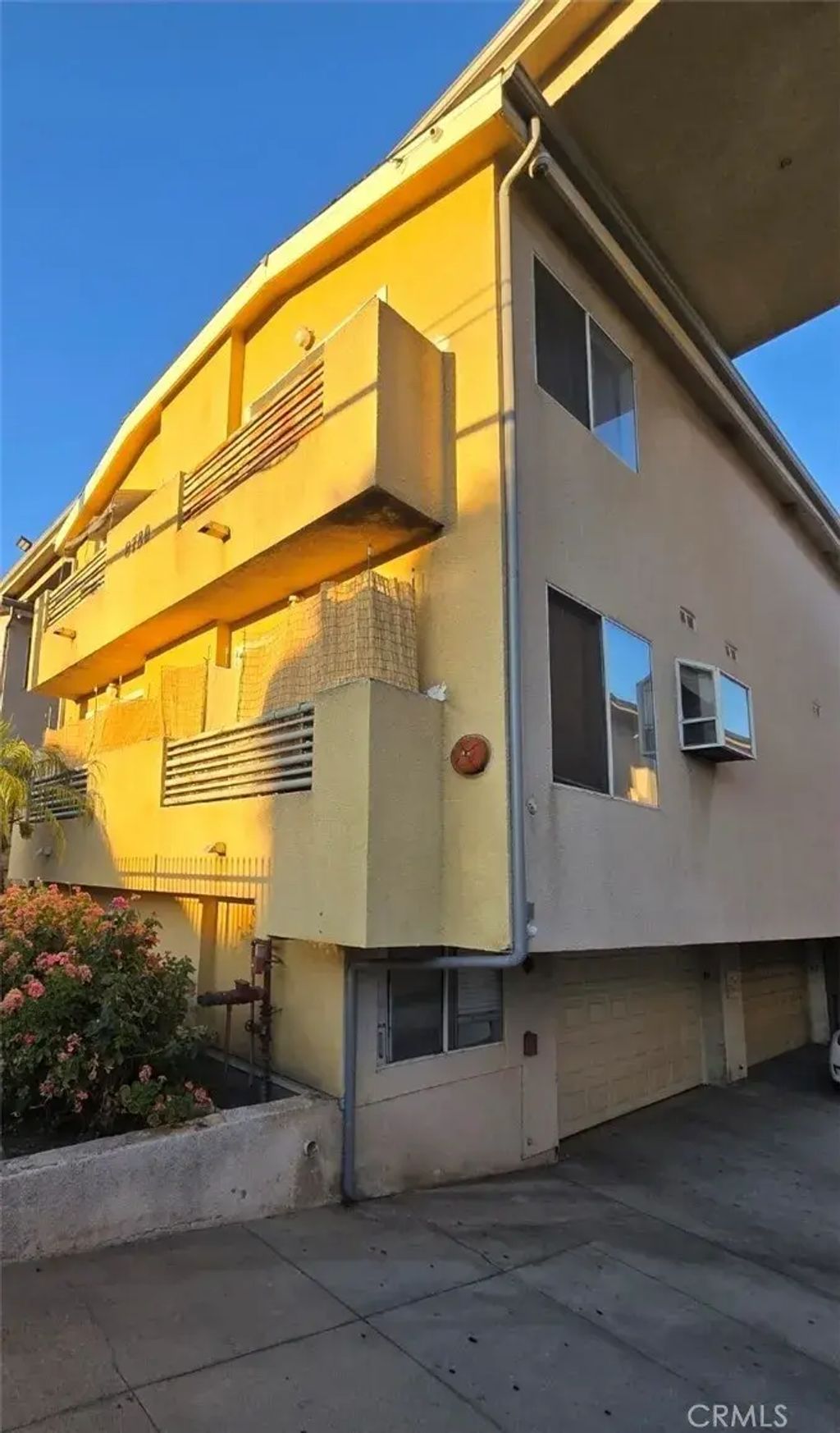 8780 Burnet 12, Los Angeles