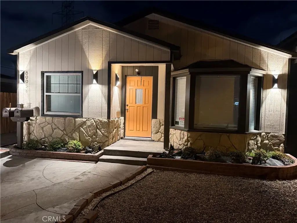 8995 Alexander, South Gate