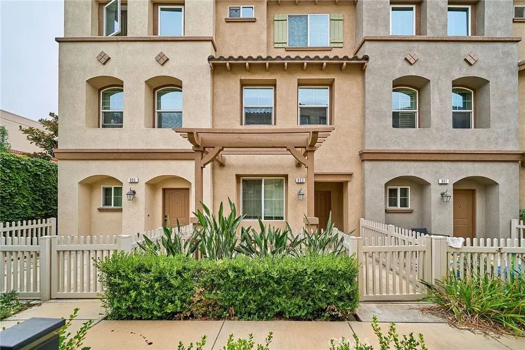 853 E Hollyvale, Azusa
