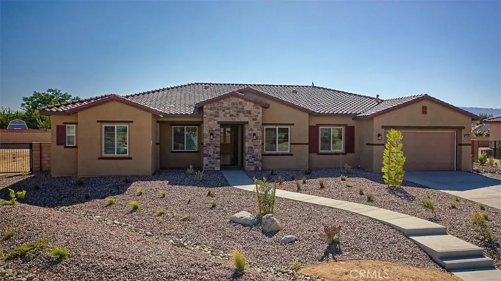 12985 Davona Dale Road, Apple Valley