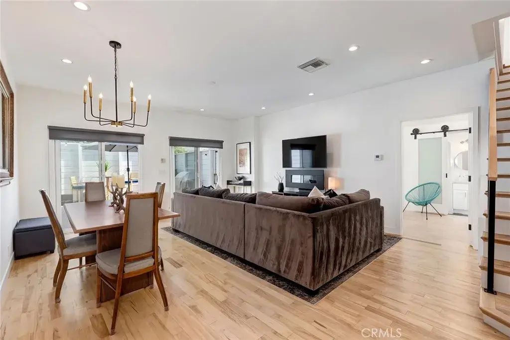 8611 Rosewood Avenue, West Hollywood