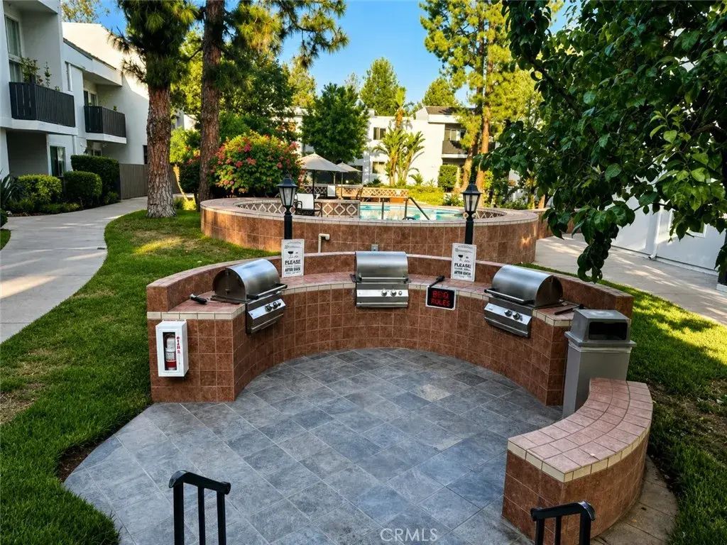 18645 Hatteras Street 206, Tarzana