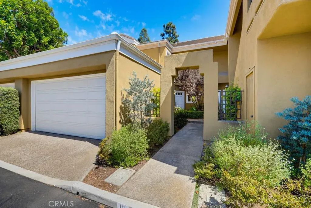 16 Lehigh Aisle, Irvine