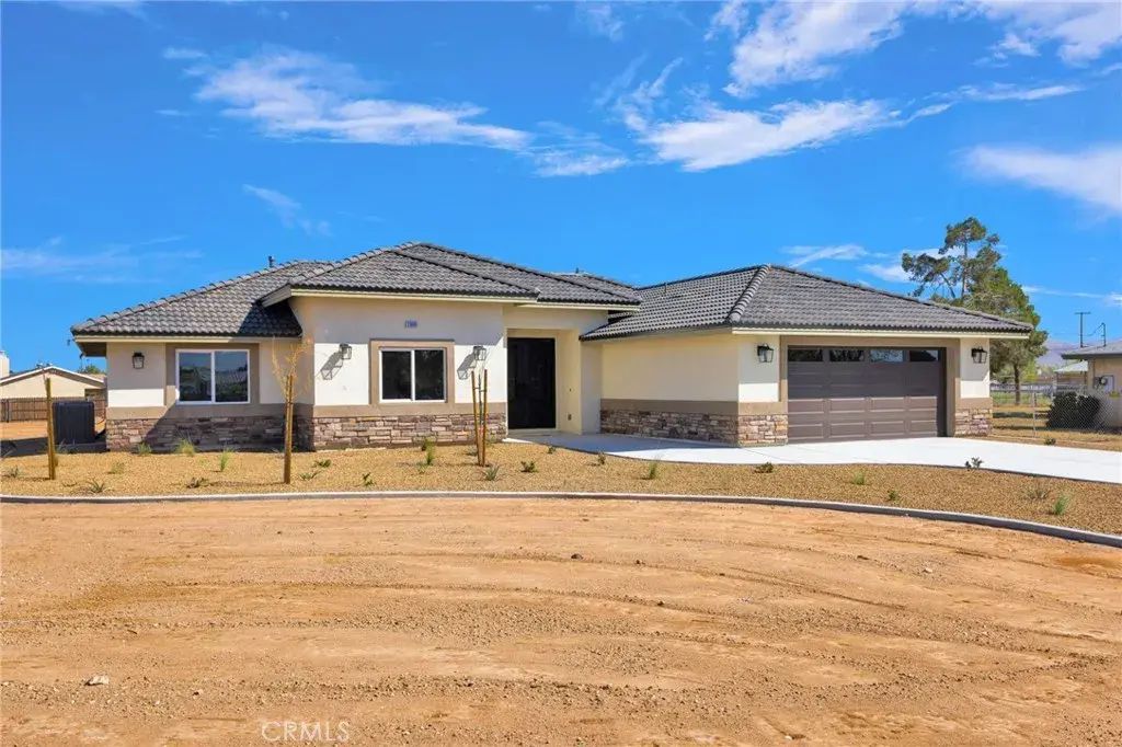 21960 Ramona, Apple Valley
