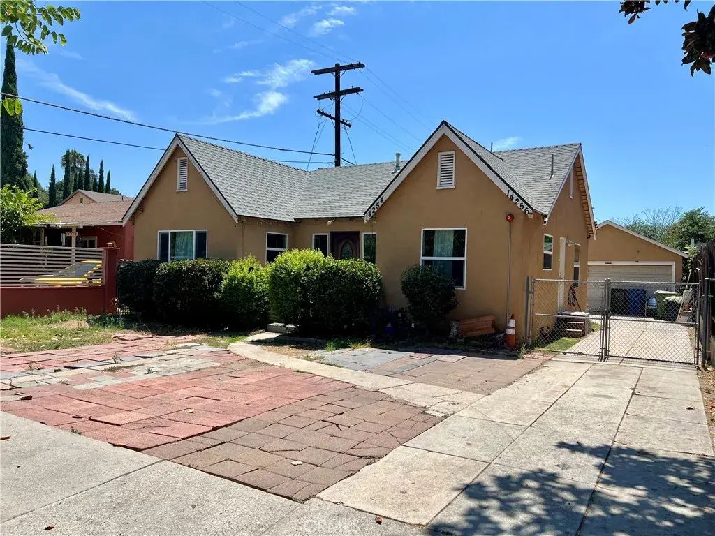 14254-14256 Vanowen Street, Van Nuys