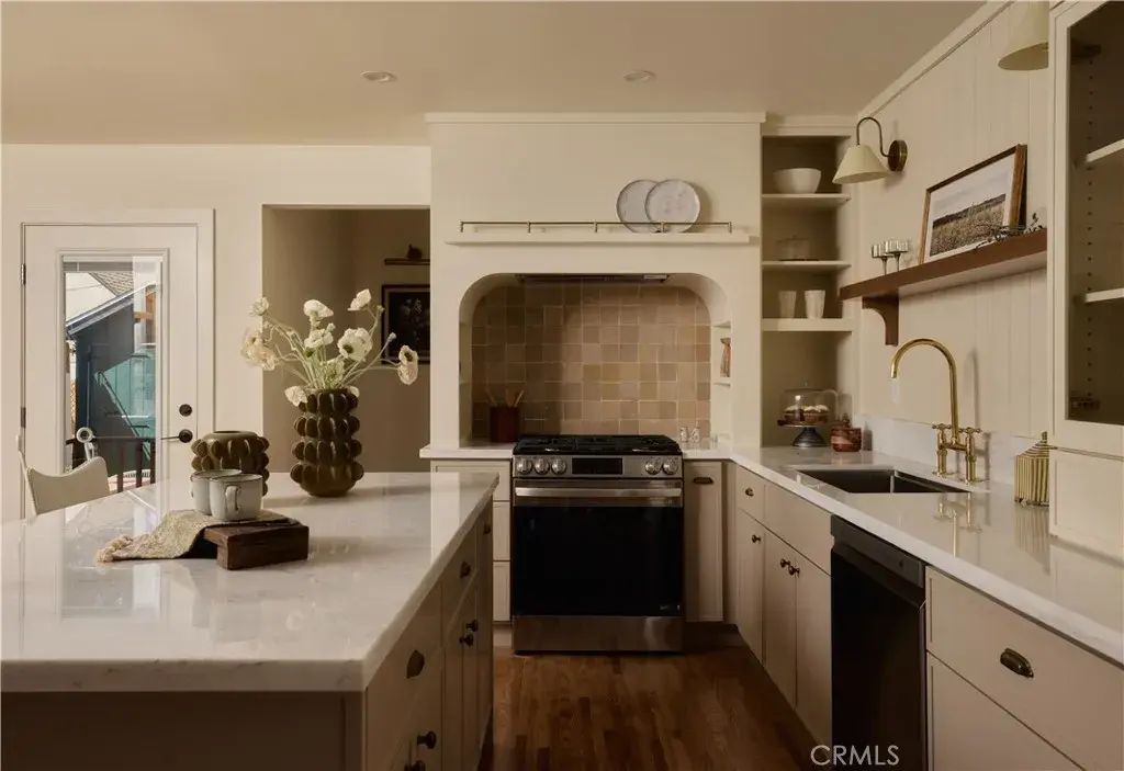 2019 Addison Way, Los Angeles