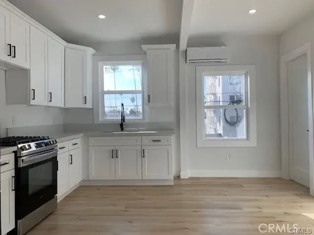 247 N New Hampshire, Los Angeles