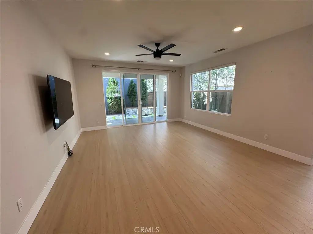 128 Mongoose, Irvine