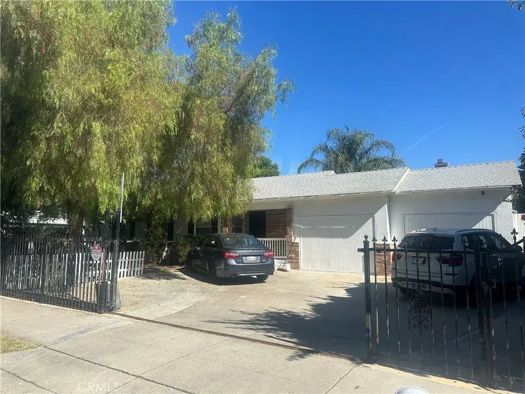 20957 Community, Los Angeles