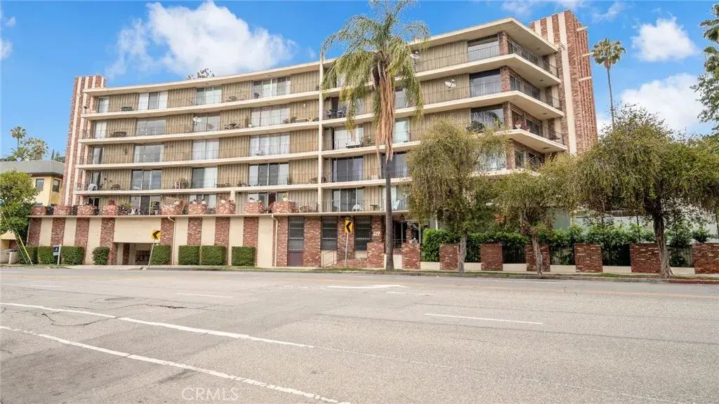 2260 N Cahuenga Blvd 106, Los Angeles