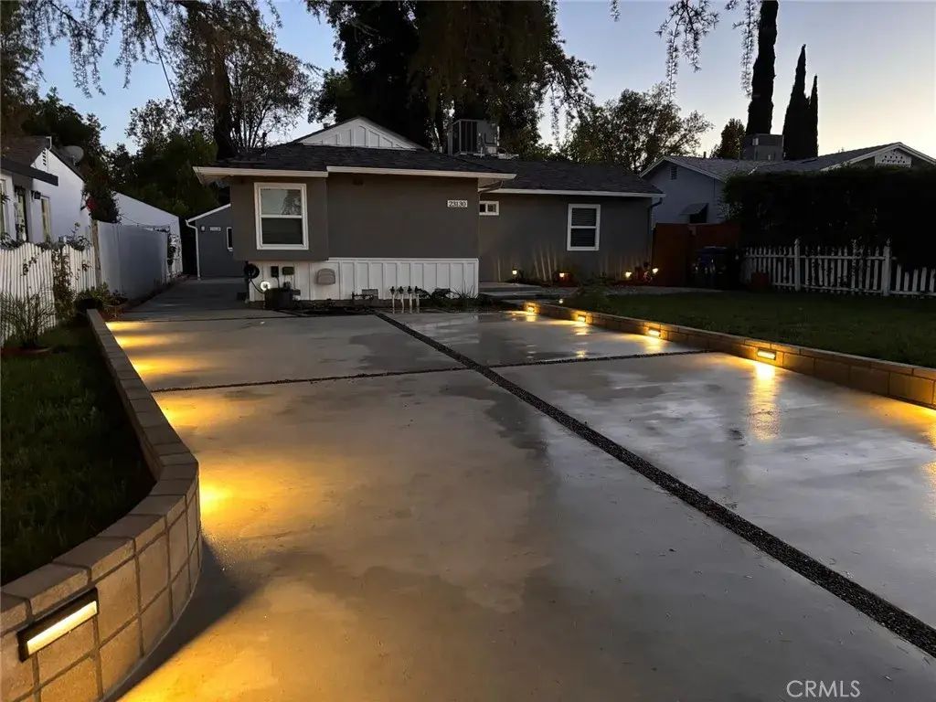 23130 Victory, Woodland Hills