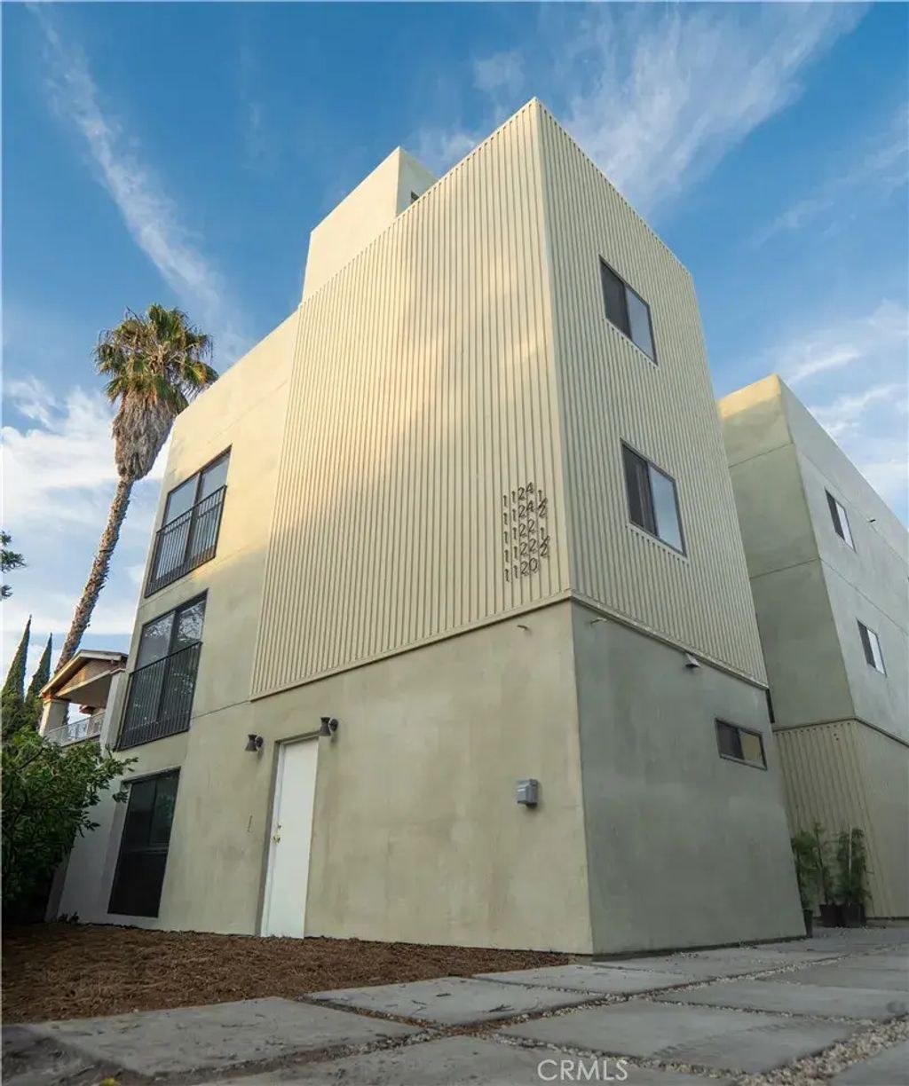 1122 N Beachwood 1/2, Los Angeles