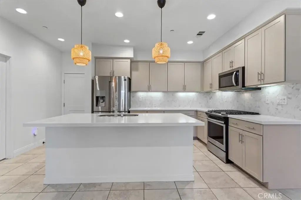 1821 Poppy Drive 5, Simi Valley