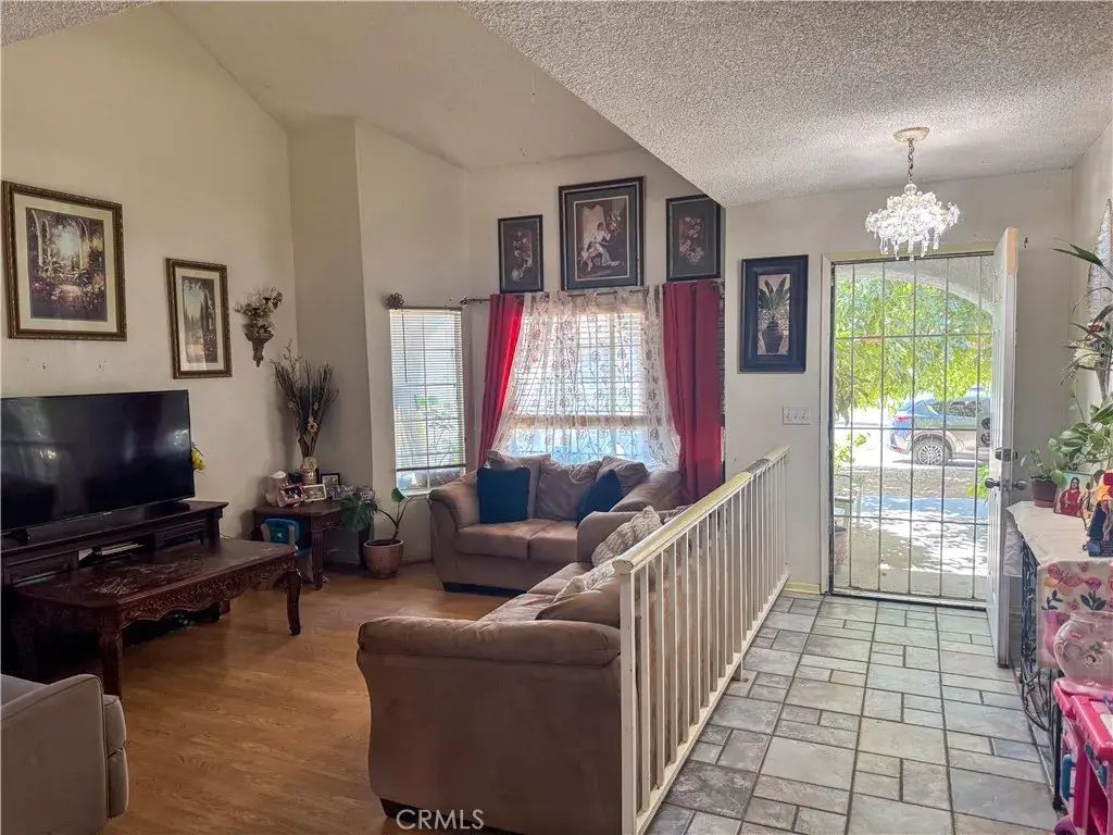 37050 Casa Grande, Palmdale