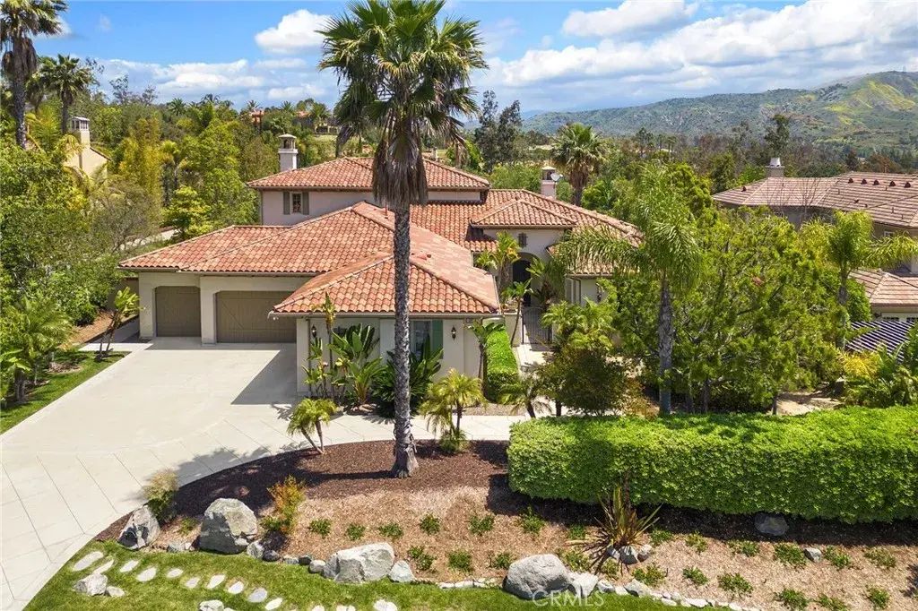 2375 Portrait Way, Tustin