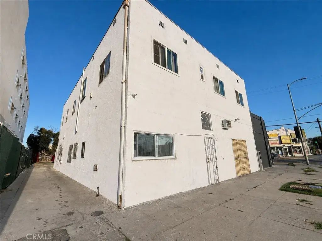 5324 S Hoover, Los Angeles