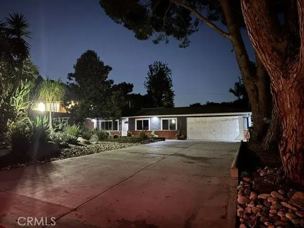 19301 Maynard Way, North Tustin