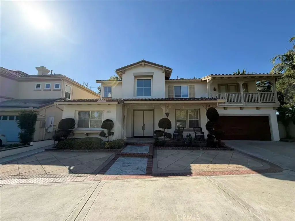22 Benavente, Irvine