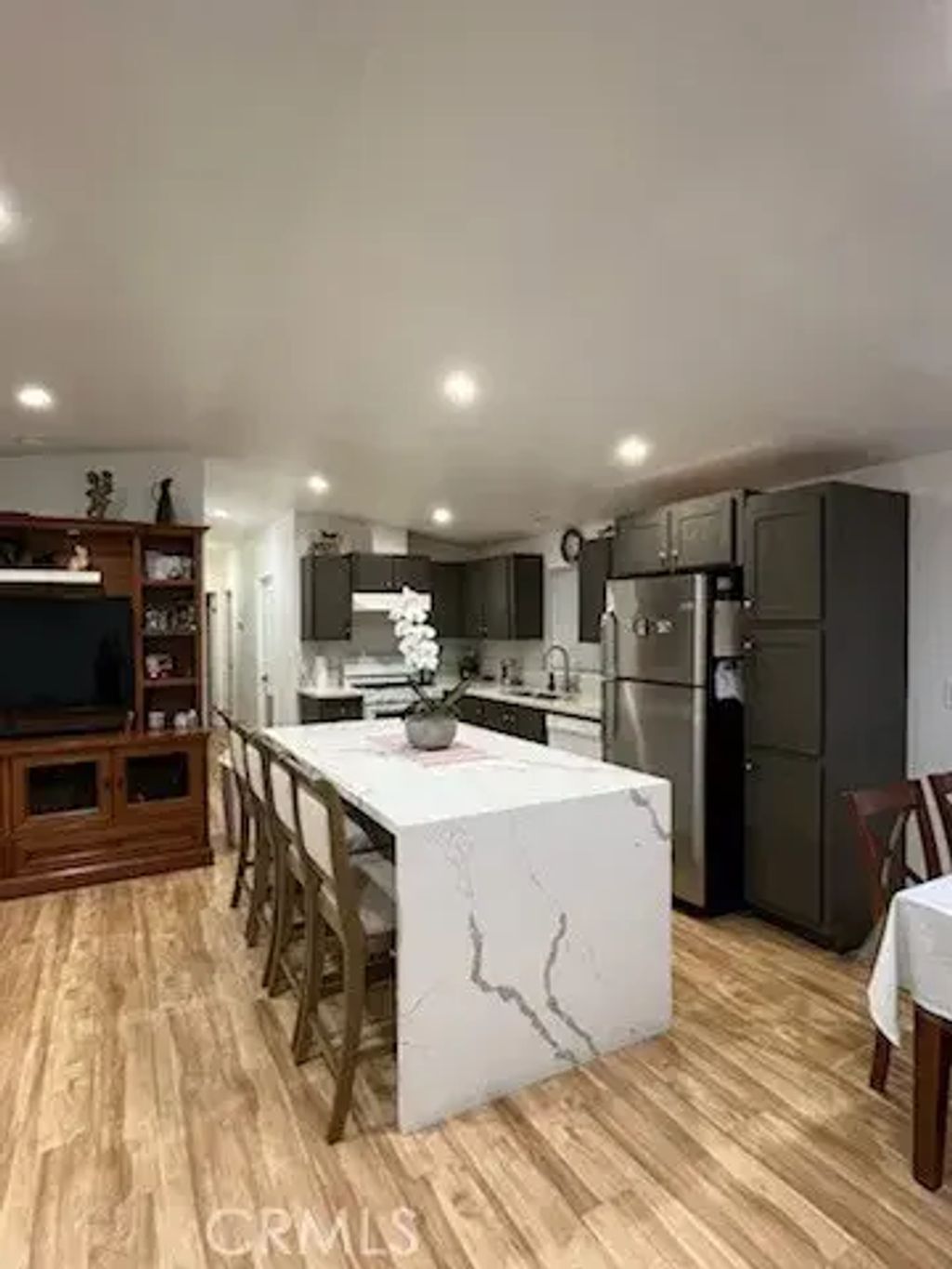 7560 Woodman 107, Van Nuys