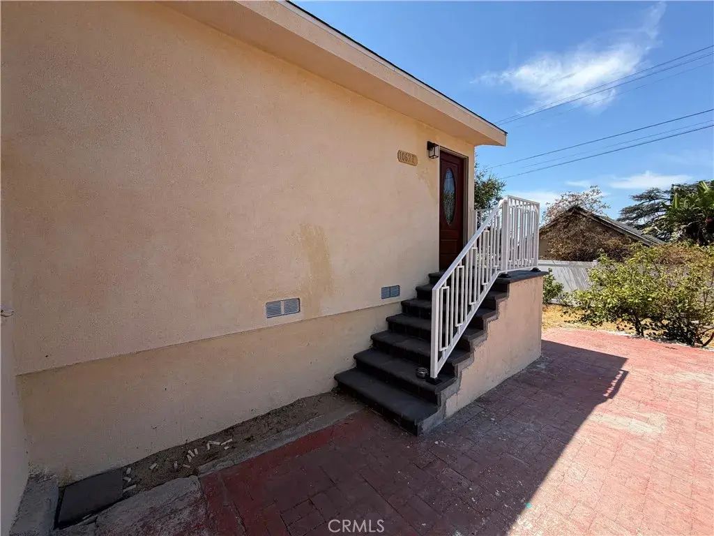 10621 Mcclemont Ave, Tujunga