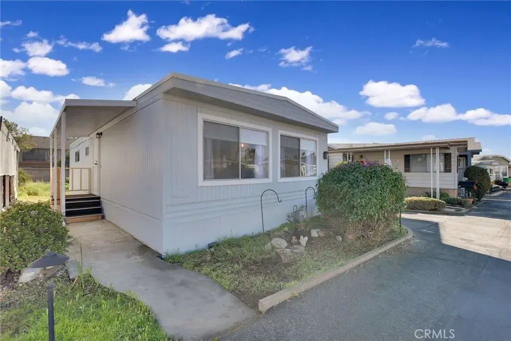 840 E Foothill 27, Azusa