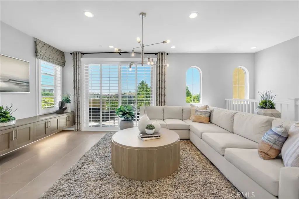 101 Alder Ridge, Lake Forest