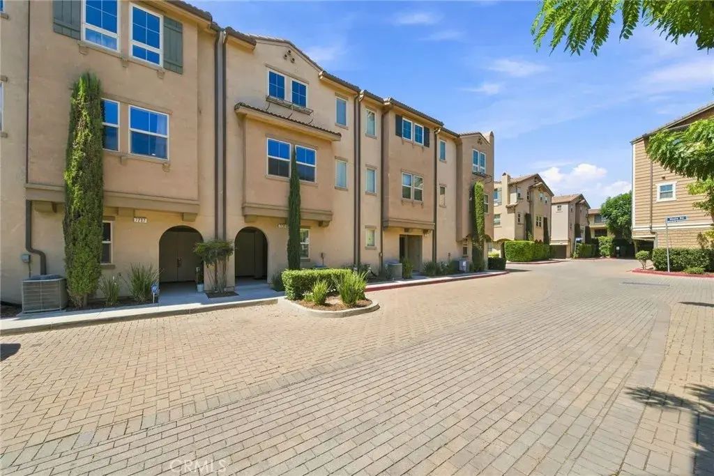 7239 N Cedar Rd, Van Nuys