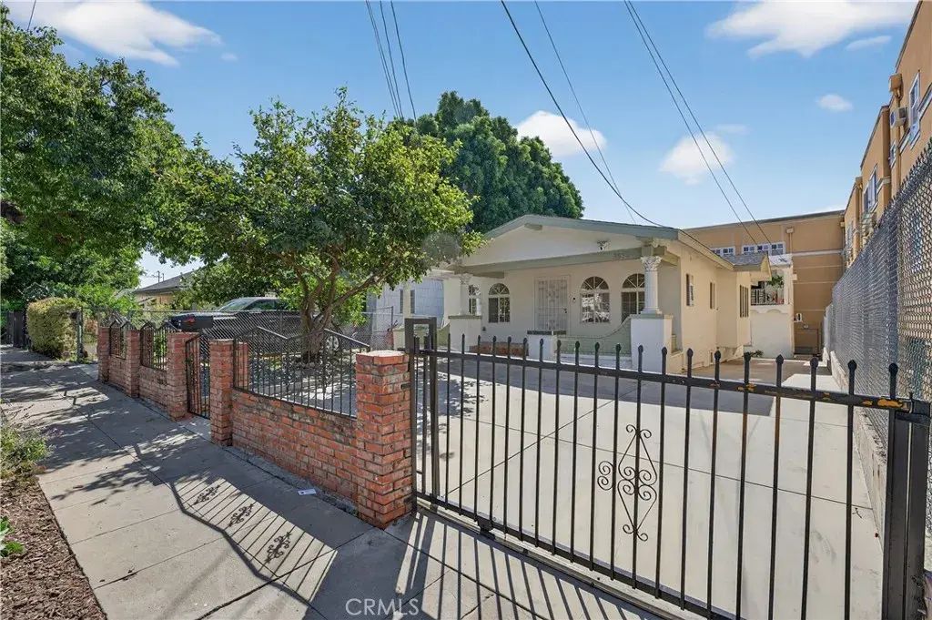 3538 London, Los Angeles