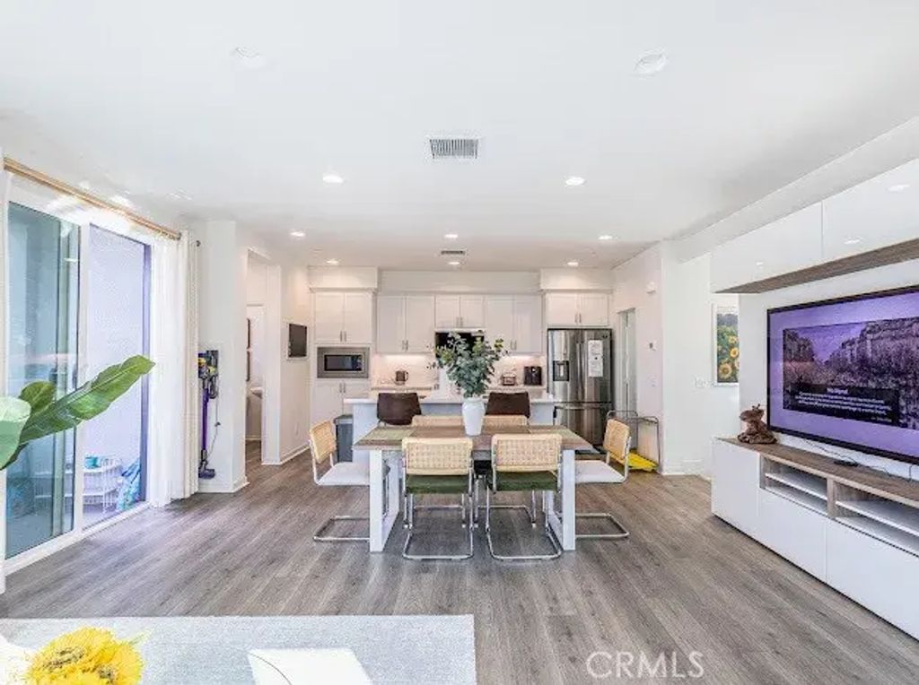 103 Tenor, Irvine