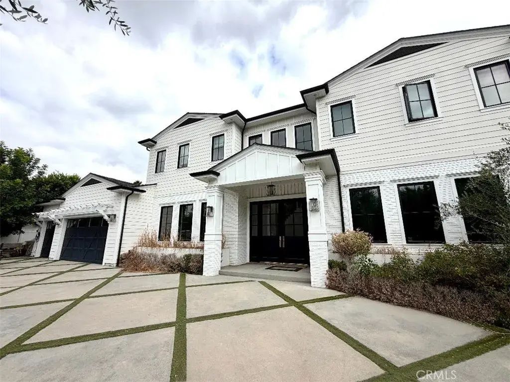 17405 Cumpston, Encino