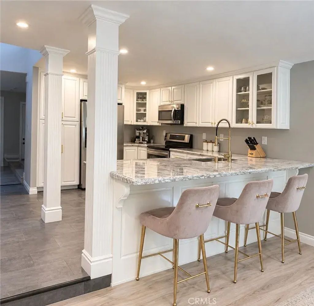 10151 Larwin 3, Chatsworth