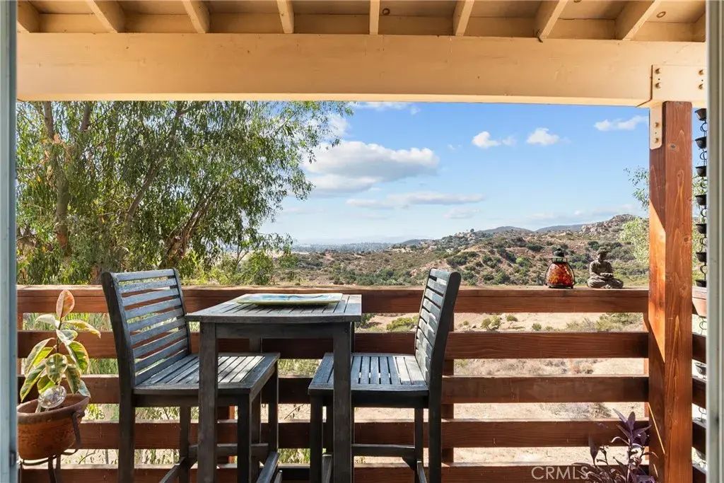 23834 Box Canyon Rd, West Hills