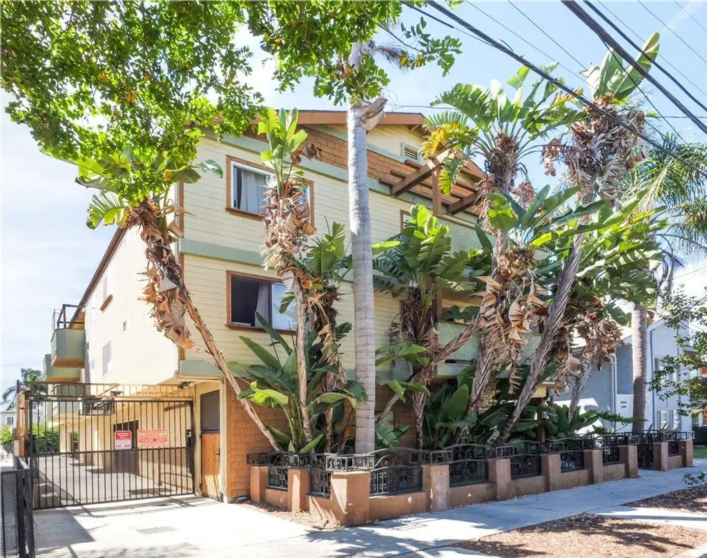 453 Almond Avenue 6, Long Beach