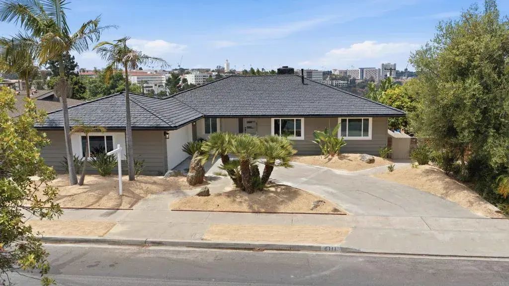 6111 Del Cerro Boulevard, 