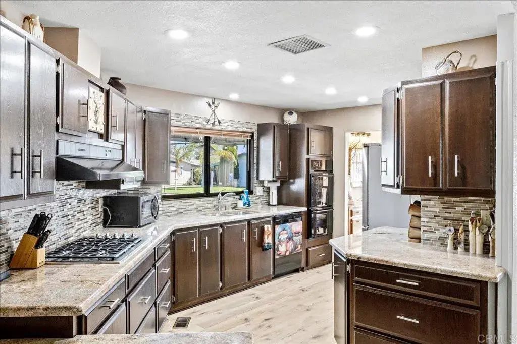 1300 W Menlo Ave 181, Hemet