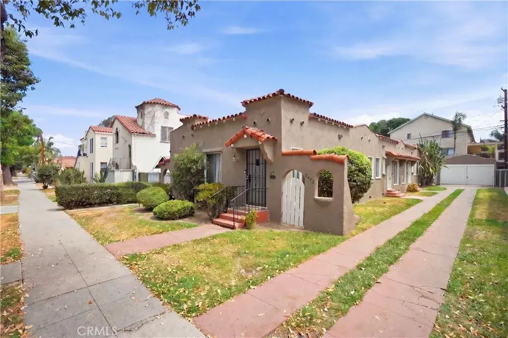 2472 Chestnut Avenue, Long Beach