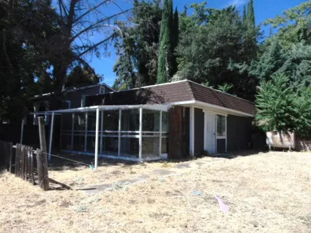 9440 E Highway 20, Glenhaven