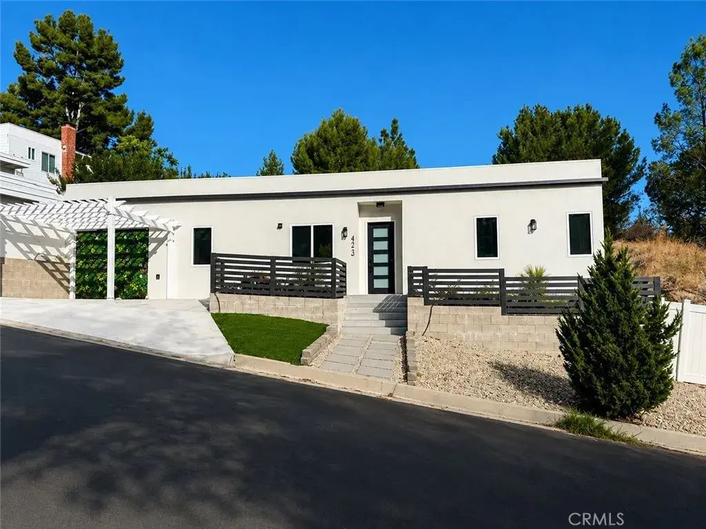 4724 El Caballero Drive, Tarzana