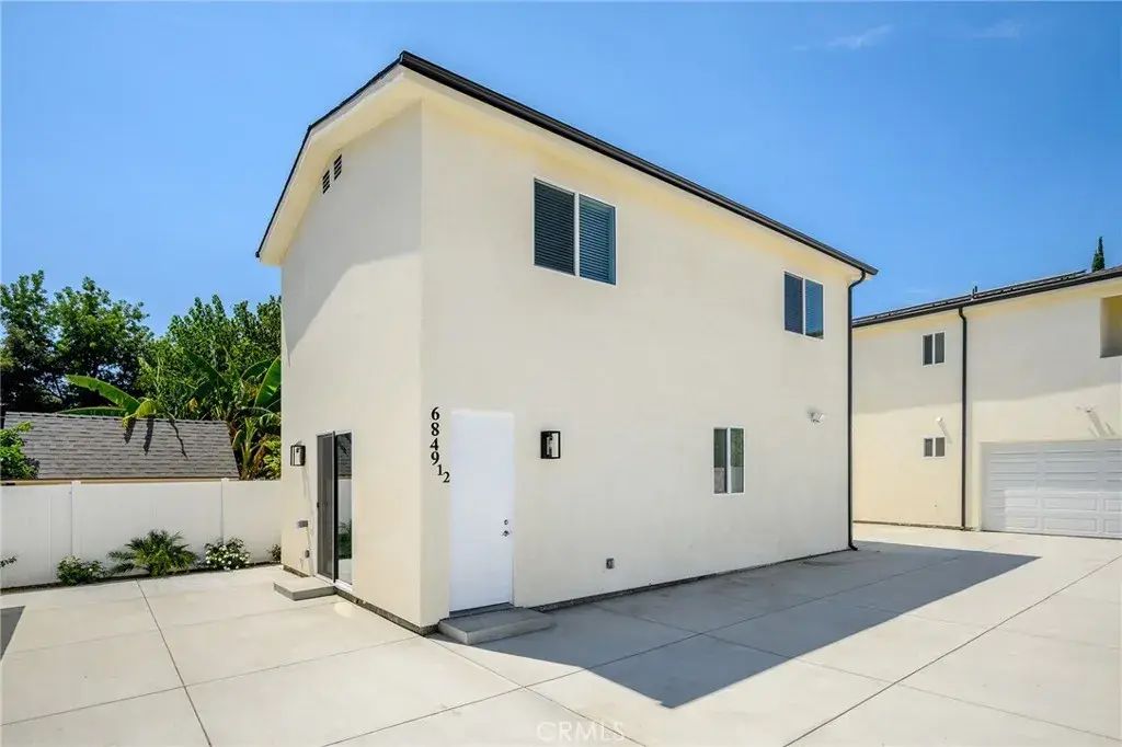 6849 De Celis Place 1/2, Van Nuys